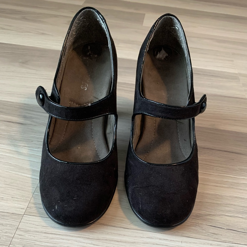 Aerosoles black pumps